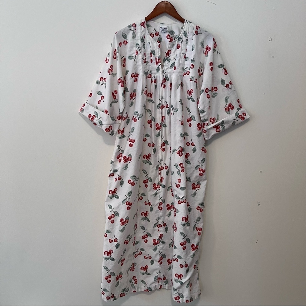 VTG Talbots Intimates Robe Womens SZ. S Cherries Zip-Up Long Pleated Front